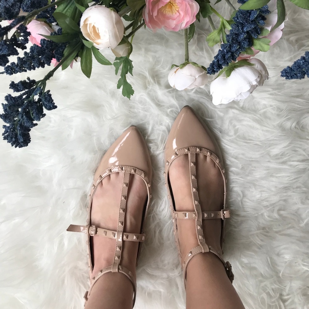 Nude Valentino like flats